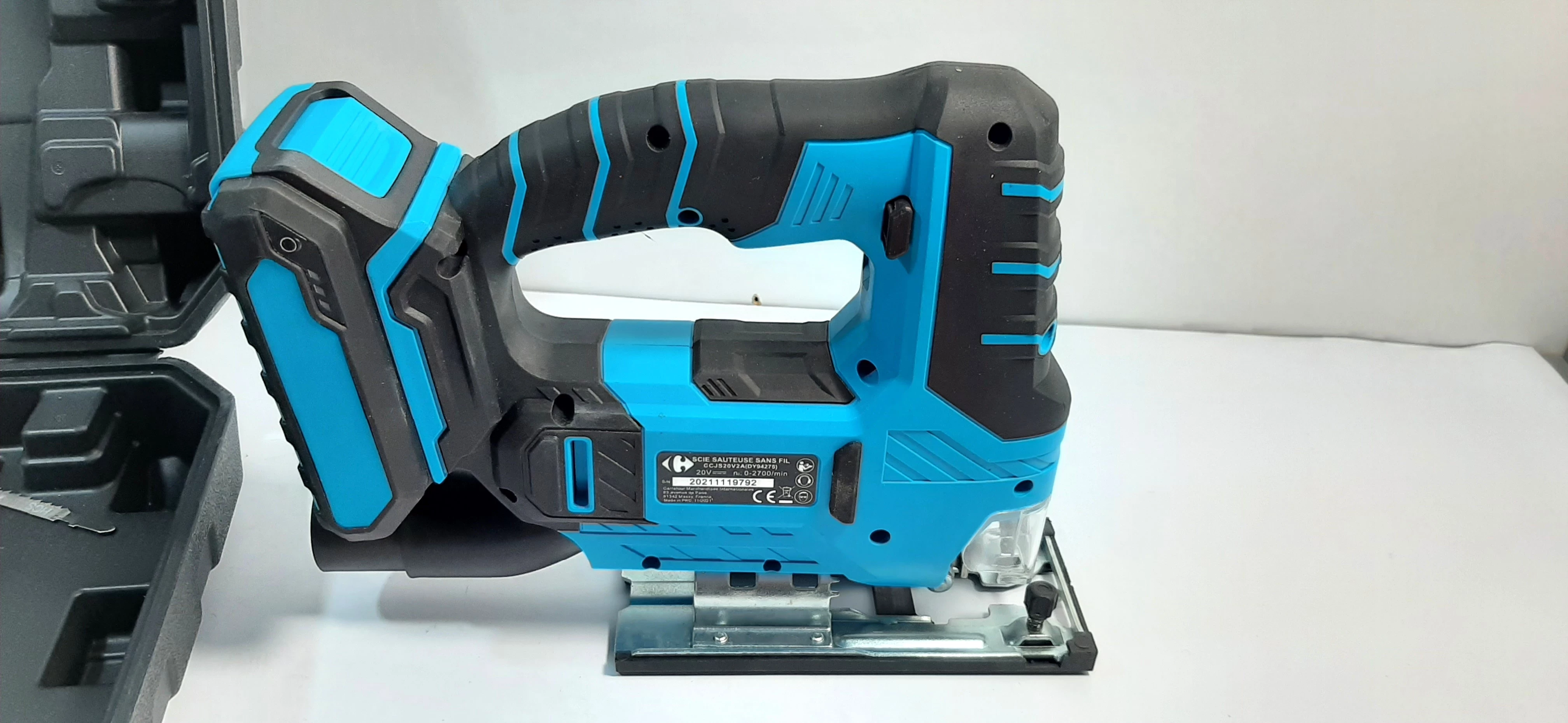 carrefour-wyrzynarka-akumulatorowa-20-v-armii-krajowej-1a-goldap