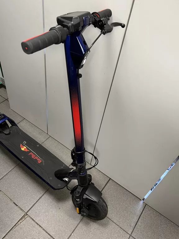 HULAJNOGA ELEKTRYCZNA RED BULL RACING 10 PRO