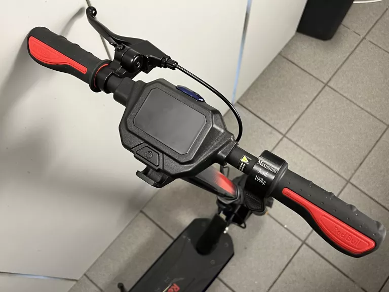 HULAJNOGA ELEKTRYCZNA RED BULL RACING 10 PRO