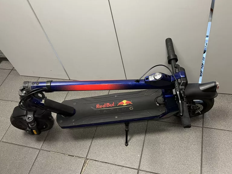 HULAJNOGA ELEKTRYCZNA RED BULL RACING 10 PRO