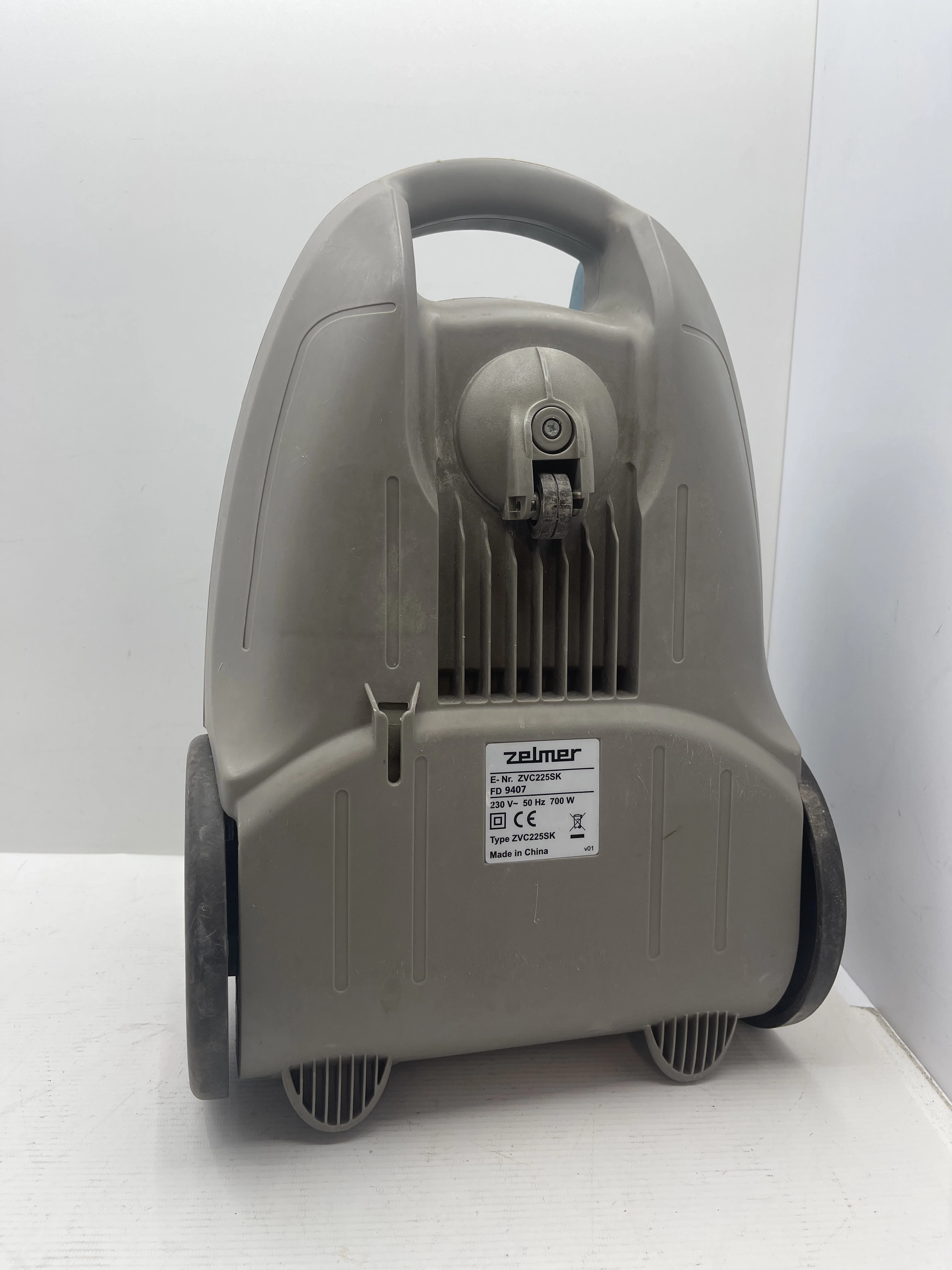 uszkodzony-odkurzacz-zelmer-roto-rury-kolor-dominujacy-bialy