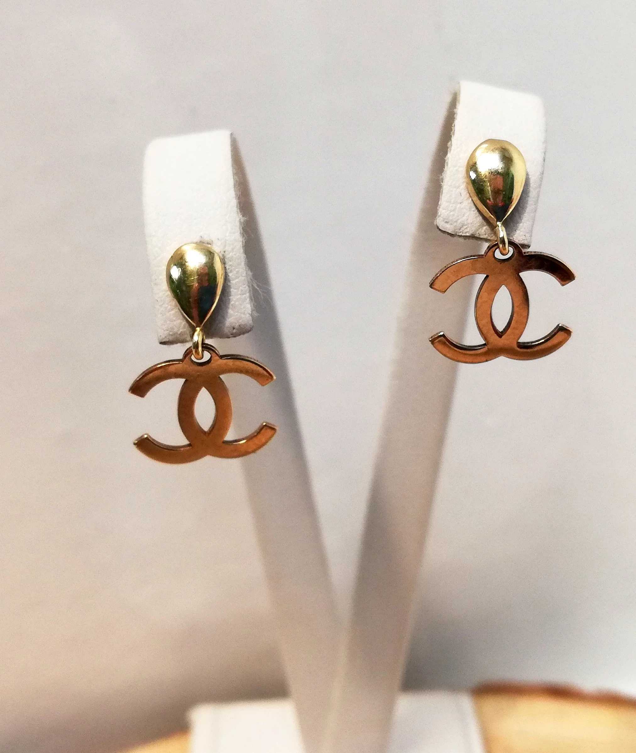 zlote-kolczyki-cc-wiszace-sztyft-188gr-585-stan-uzywany