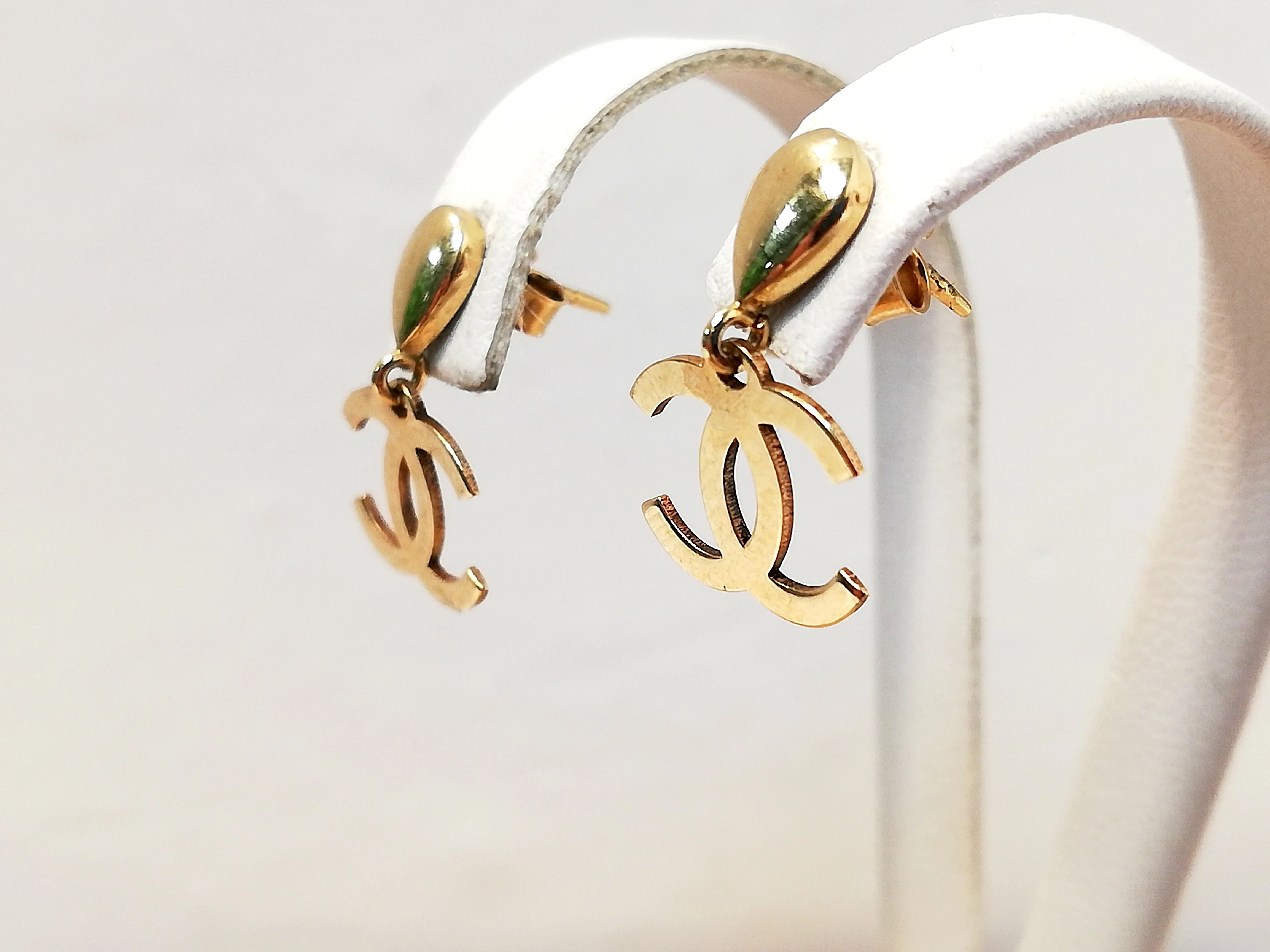 zlote-kolczyki-cc-wiszace-sztyft-188gr-585-cechy-brak