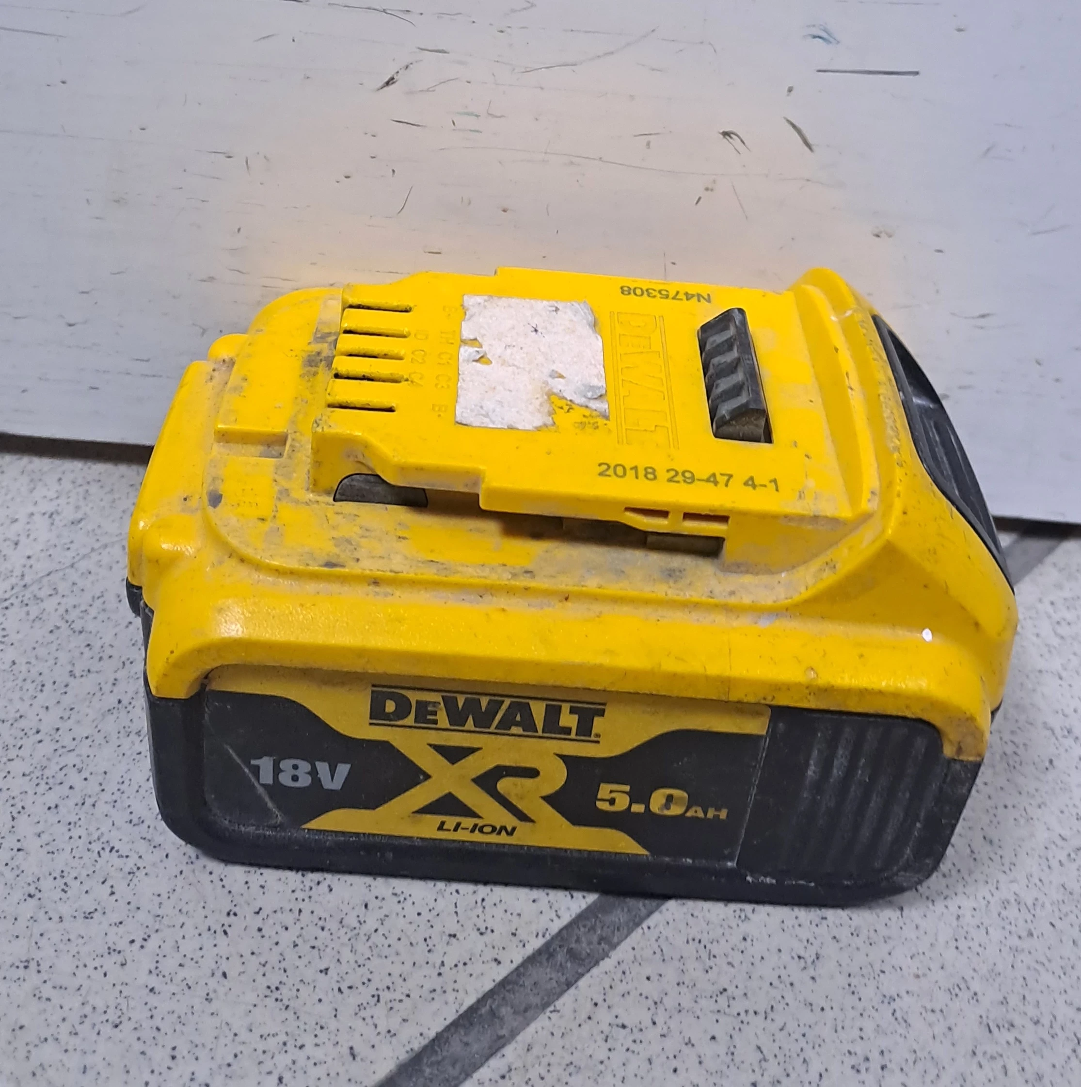 bateria-dewalt-18v-50-ah-warto-stan-uzywany