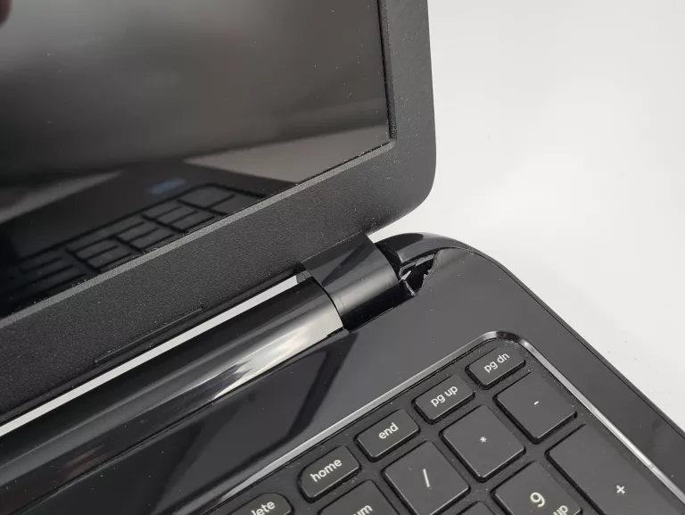 LAPTOP HP 15-R091SW