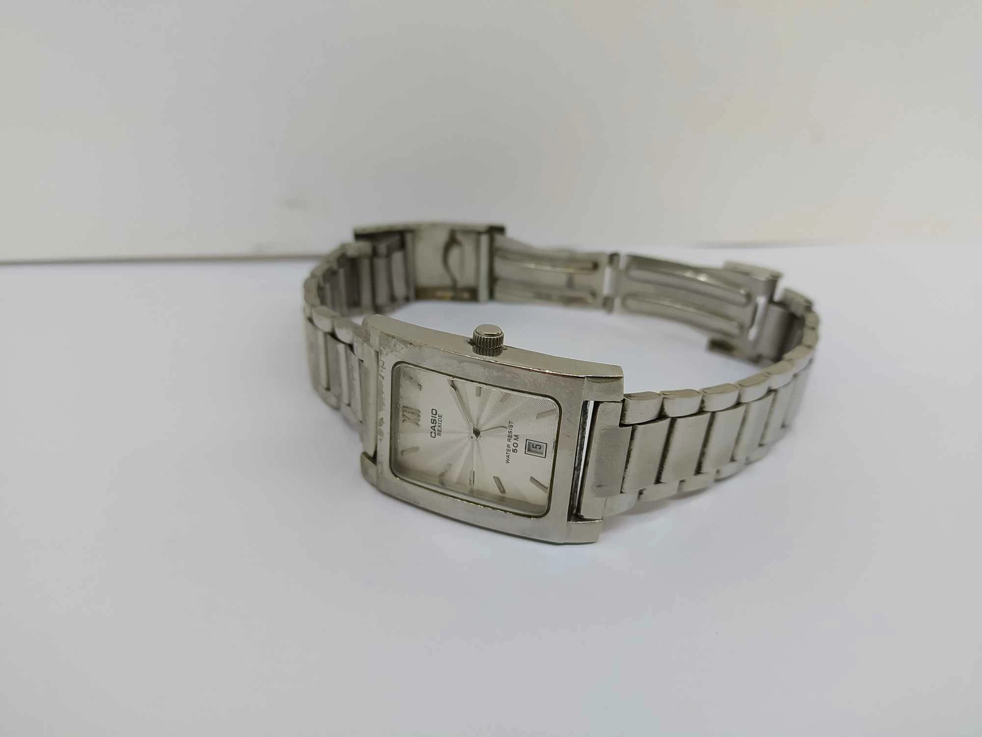 zegarek-meski-casio-bem-100-ksztalt-koperty-prostokatna