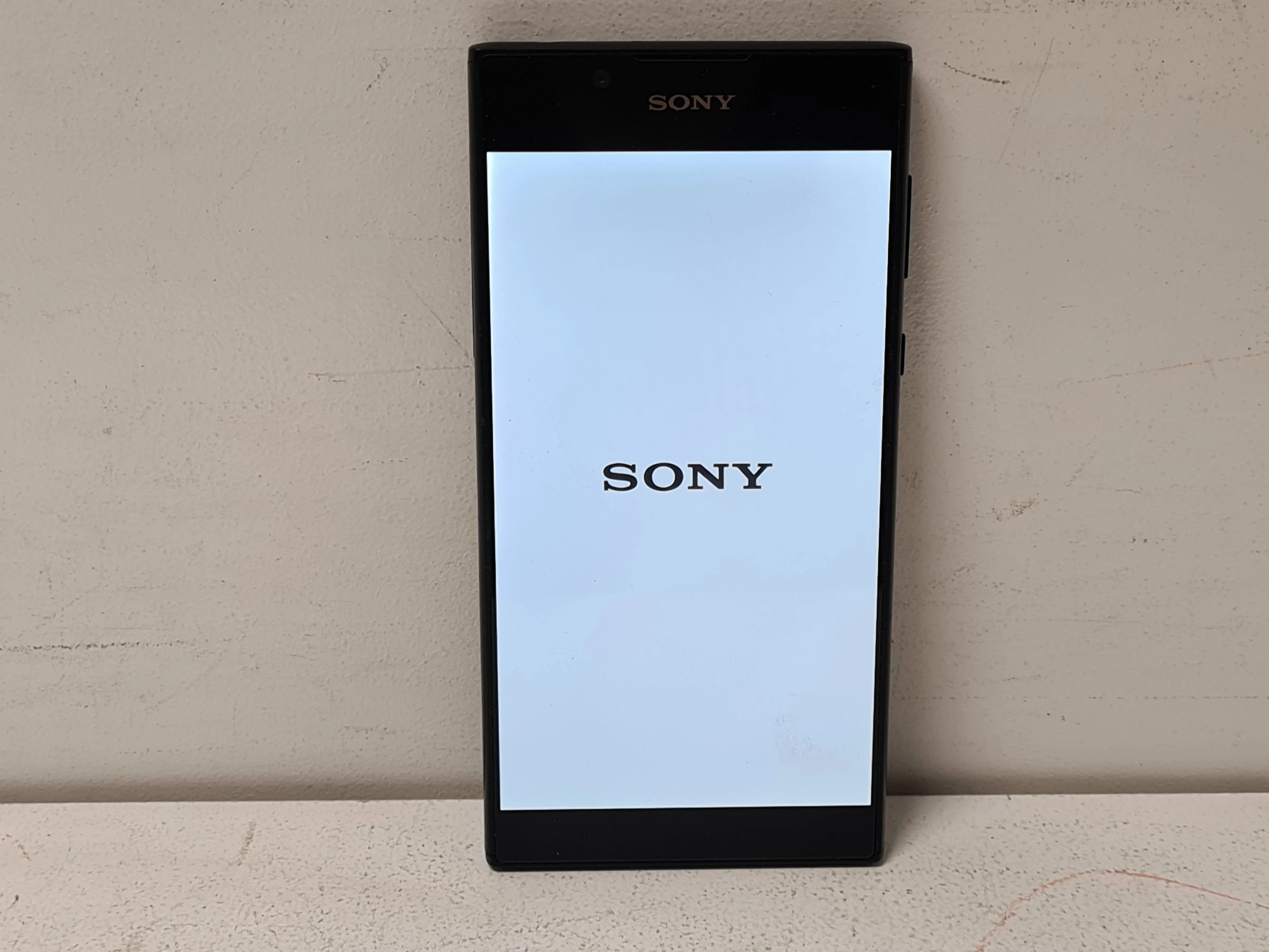 telefon-sony-xperia-l1-al-wp-7c-pultusk