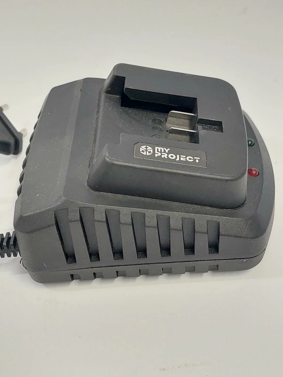 ladowarka-do-akumulatorow-my-project-20v-marka-niteo-tools