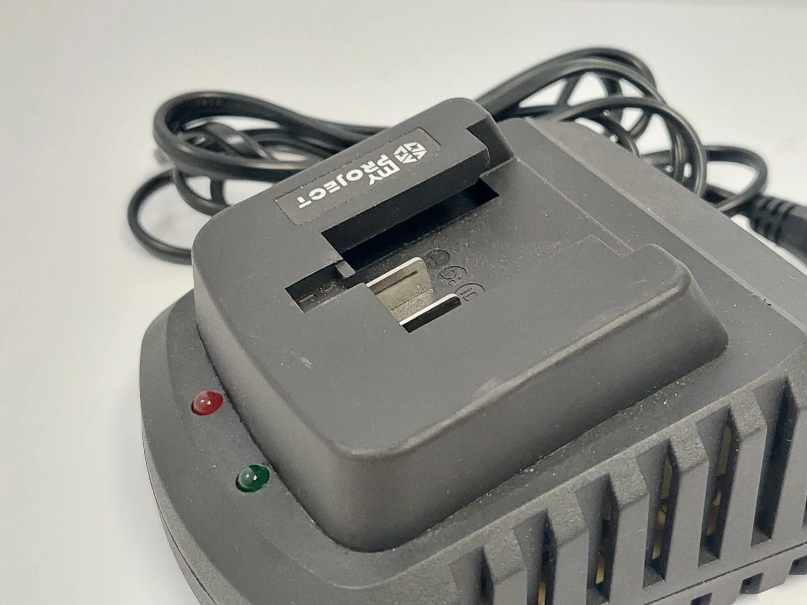 ladowarka-do-akumulatorow-my-project-20v-stan-uzywany