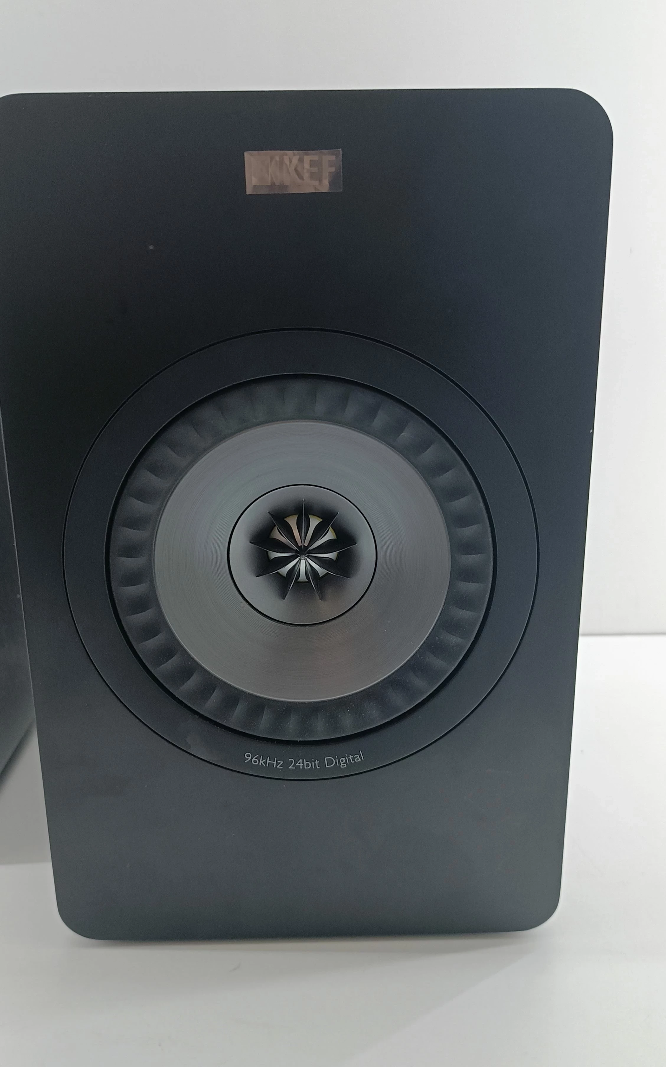 kolumny-glosnikowe-kef-x300a-wireless-uszkodzone-stan-11323-1223453