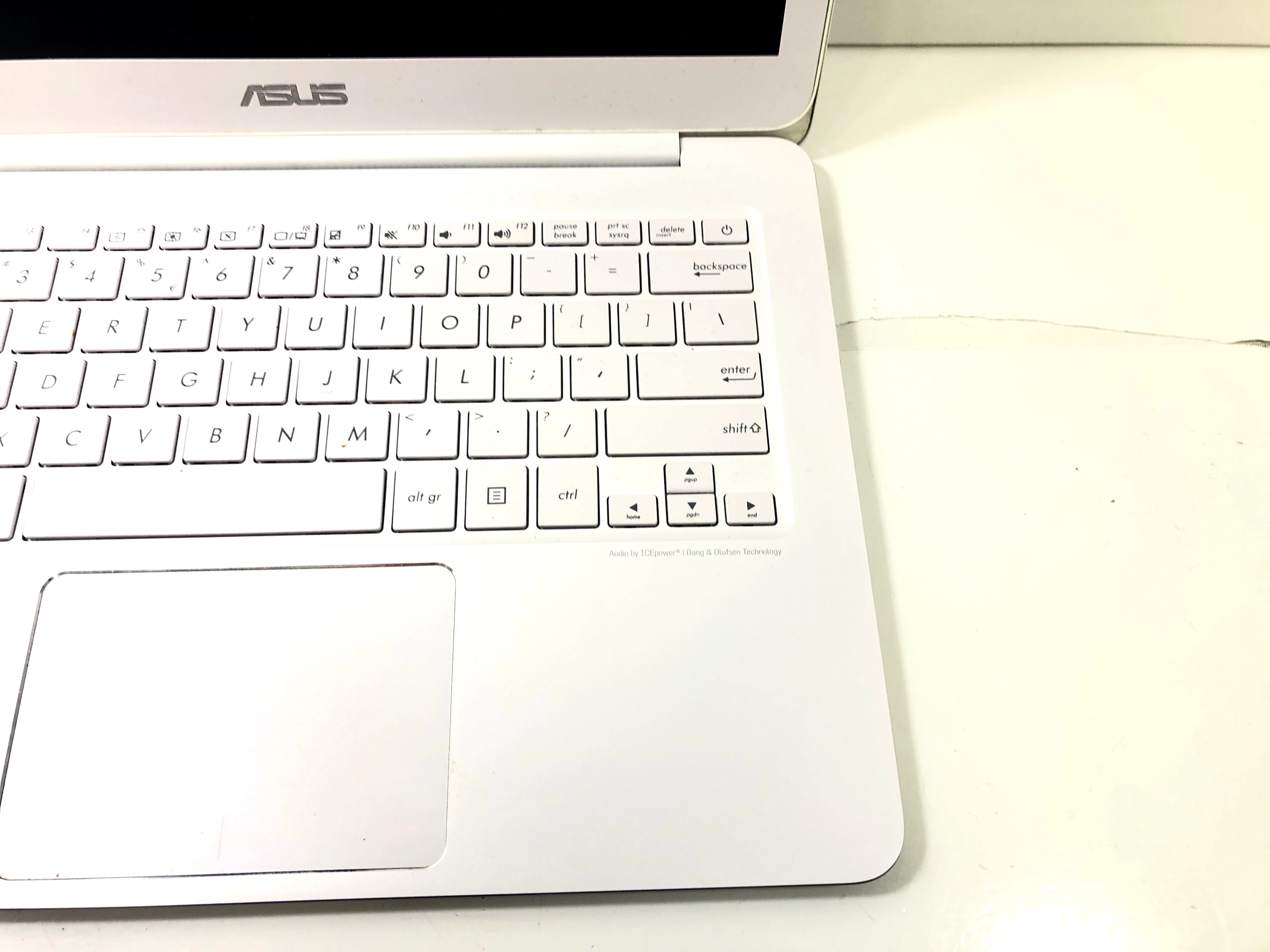 asus-zenbook-ux305ca-m3-6y304gb128ssd-bialy-kod-producenta-biznesowy-do-pracy-do-biura-grafika-video