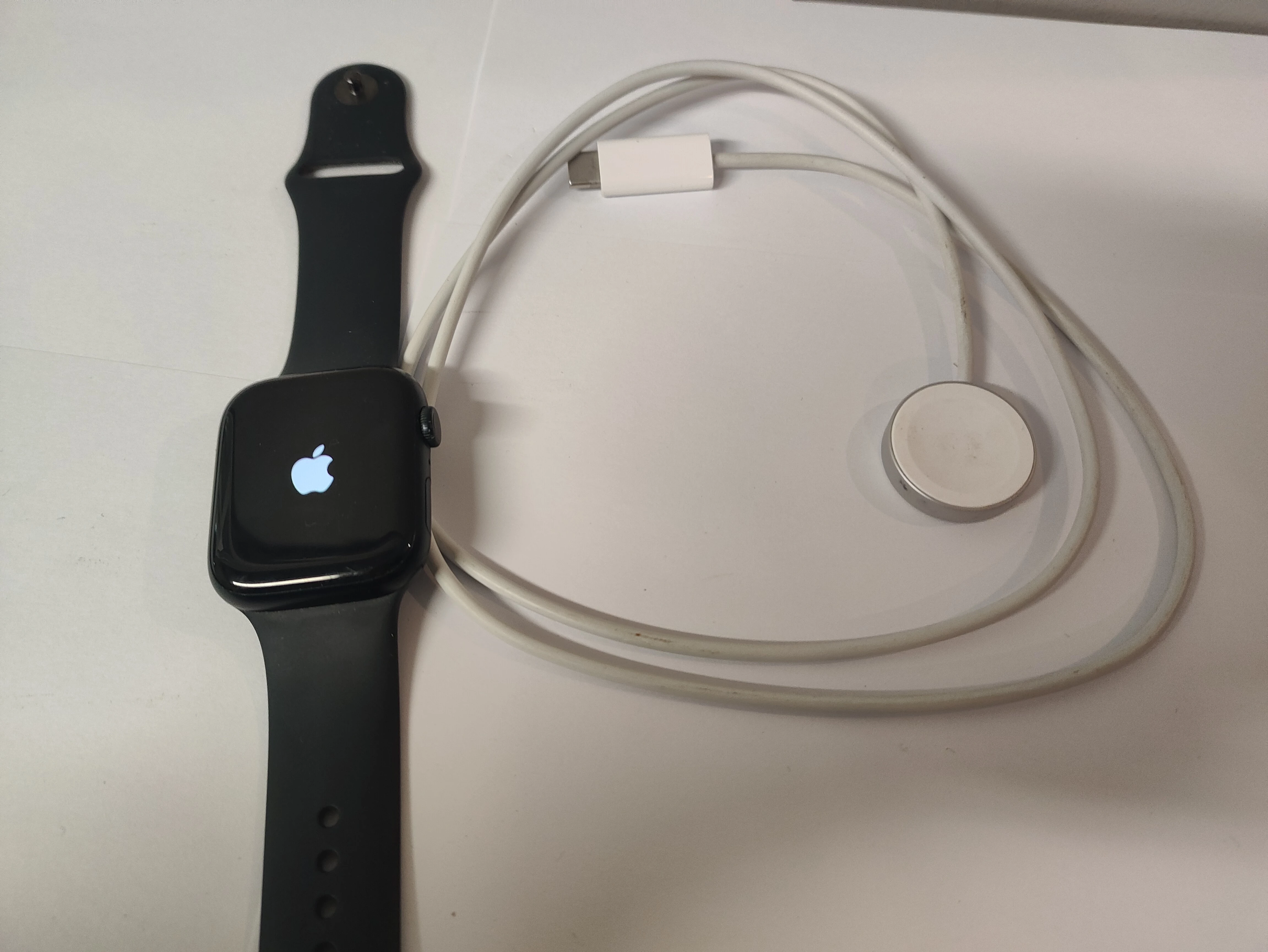 smartwatch-apple-watch-series-7-ean-gtin-0194252593561