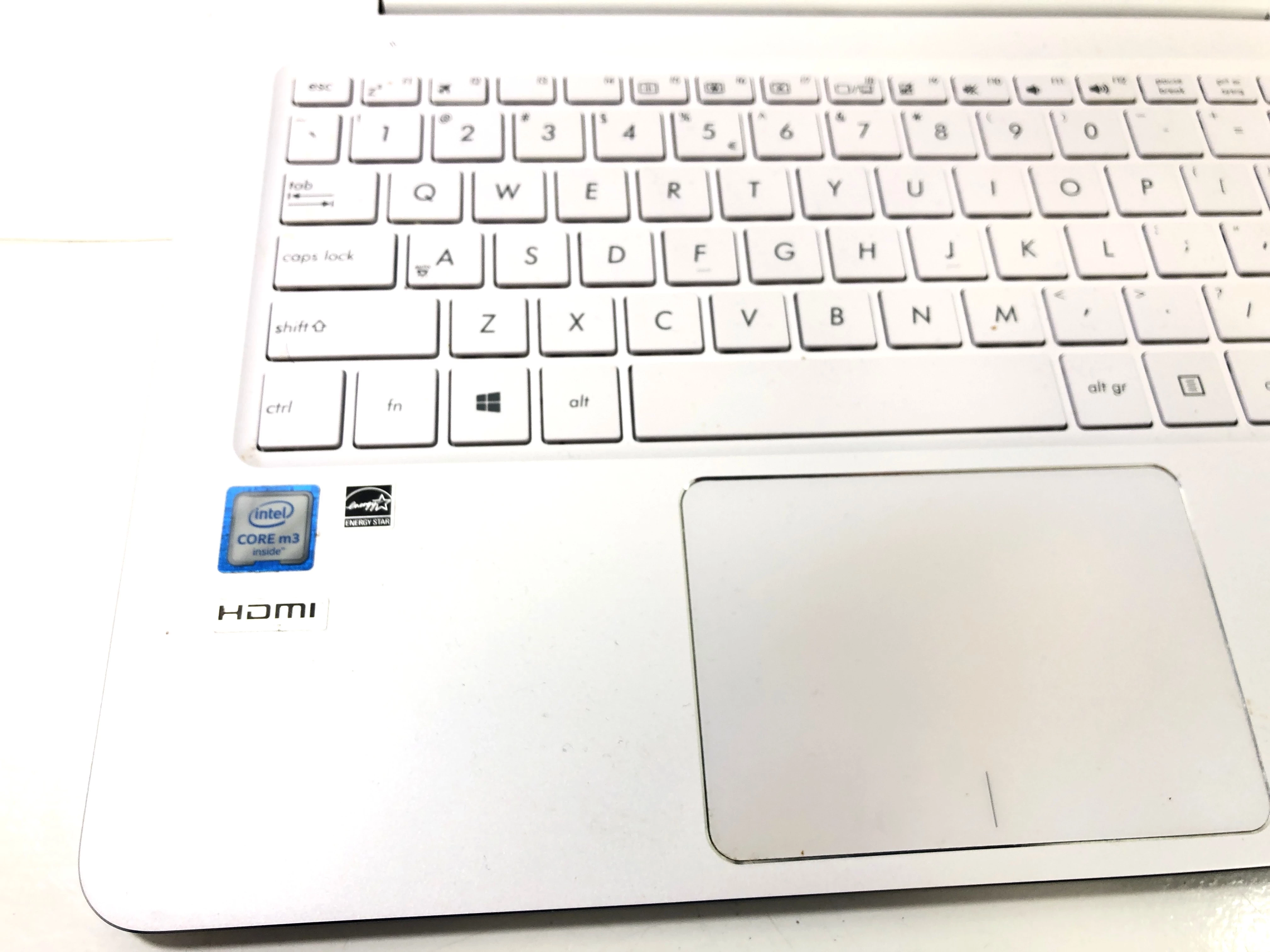 asus-zenbook-ux305ca-m3-6y304gb128ssd-bialy-stan-11323-2