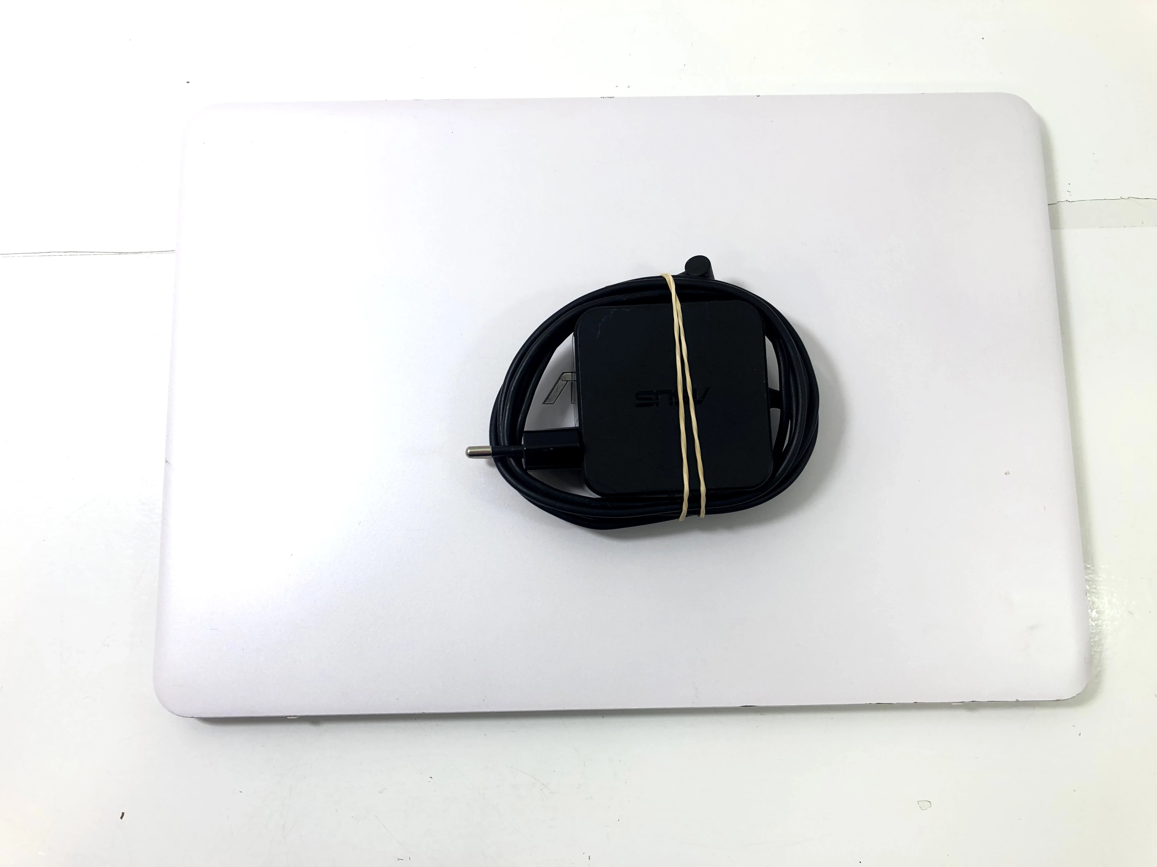 asus-zenbook-ux305ca-m3-6y304gb128ssd-bialy-rozdzielczosc-px-4474-211489