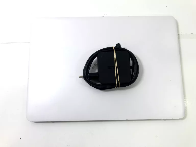 asus-zenbook-ux305ca-m3-6y304gb128ssd-bialy-rozdzielczosc-px-4474-211489