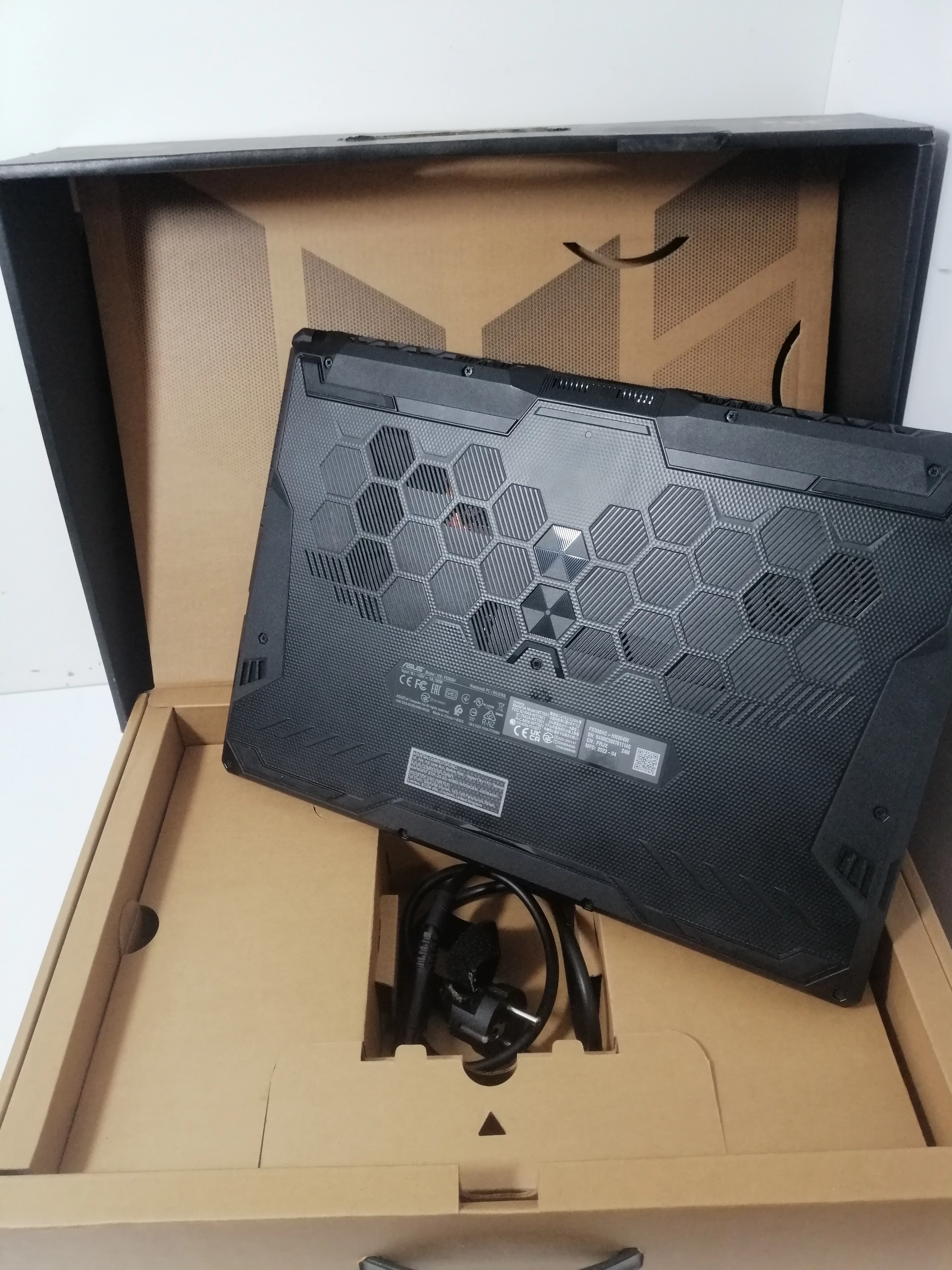 laptop-asus-tuf-gaming-f-15-fx506h-16gb512ssd-stan-uzywany