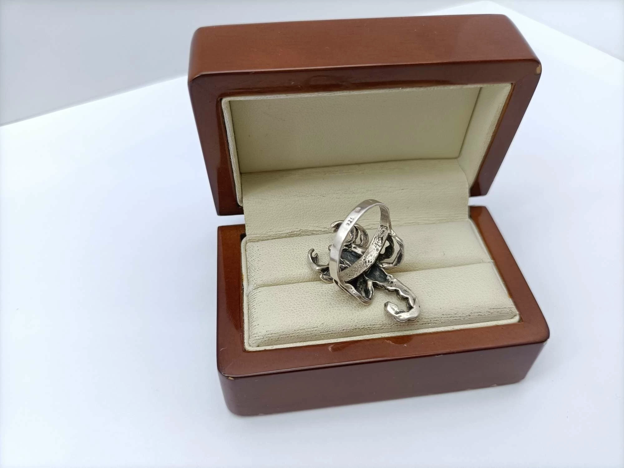 srebrny-pierscionek-skorpion-660g-pr925-r16-kamien-cyrkonia