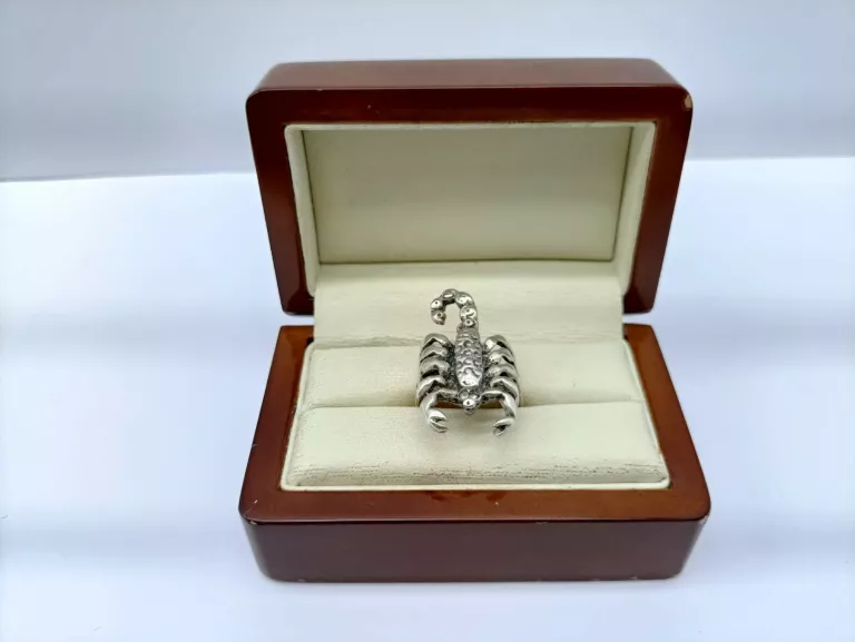 SREBRNY PIERŚCIONEK SKORPION 6,60G PR.925 R16