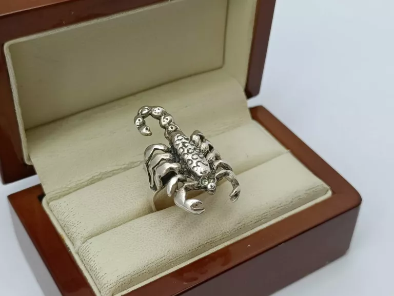 SREBRNY PIERŚCIONEK SKORPION 6,60G PR.925 R16
