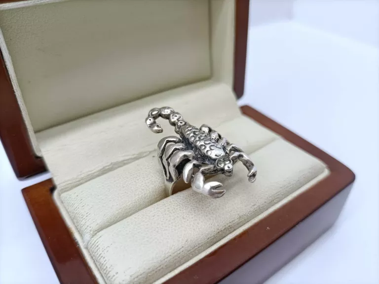 SREBRNY PIERŚCIONEK SKORPION 6,60G PR.925 R16