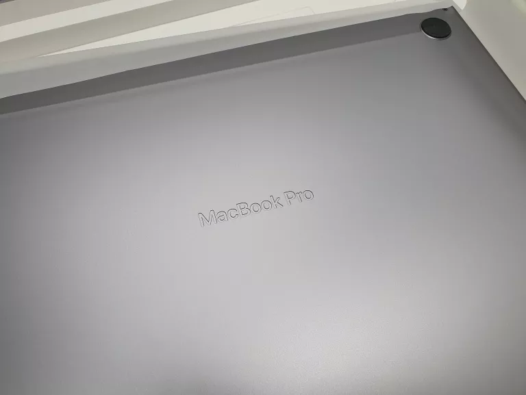 LAPTOP APPLE MACBOOK PRO M1 16-INCH  A2485 GWARANCJA