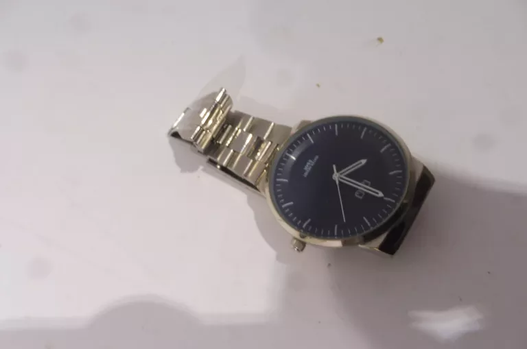 zegarek-meski-qq-ksztalt-koperty-129223-2