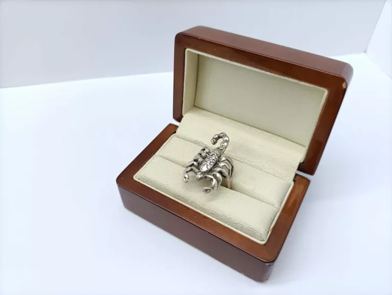 srebrny-pierscionek-skorpion-660g-pr925-r16-stan-uzywany