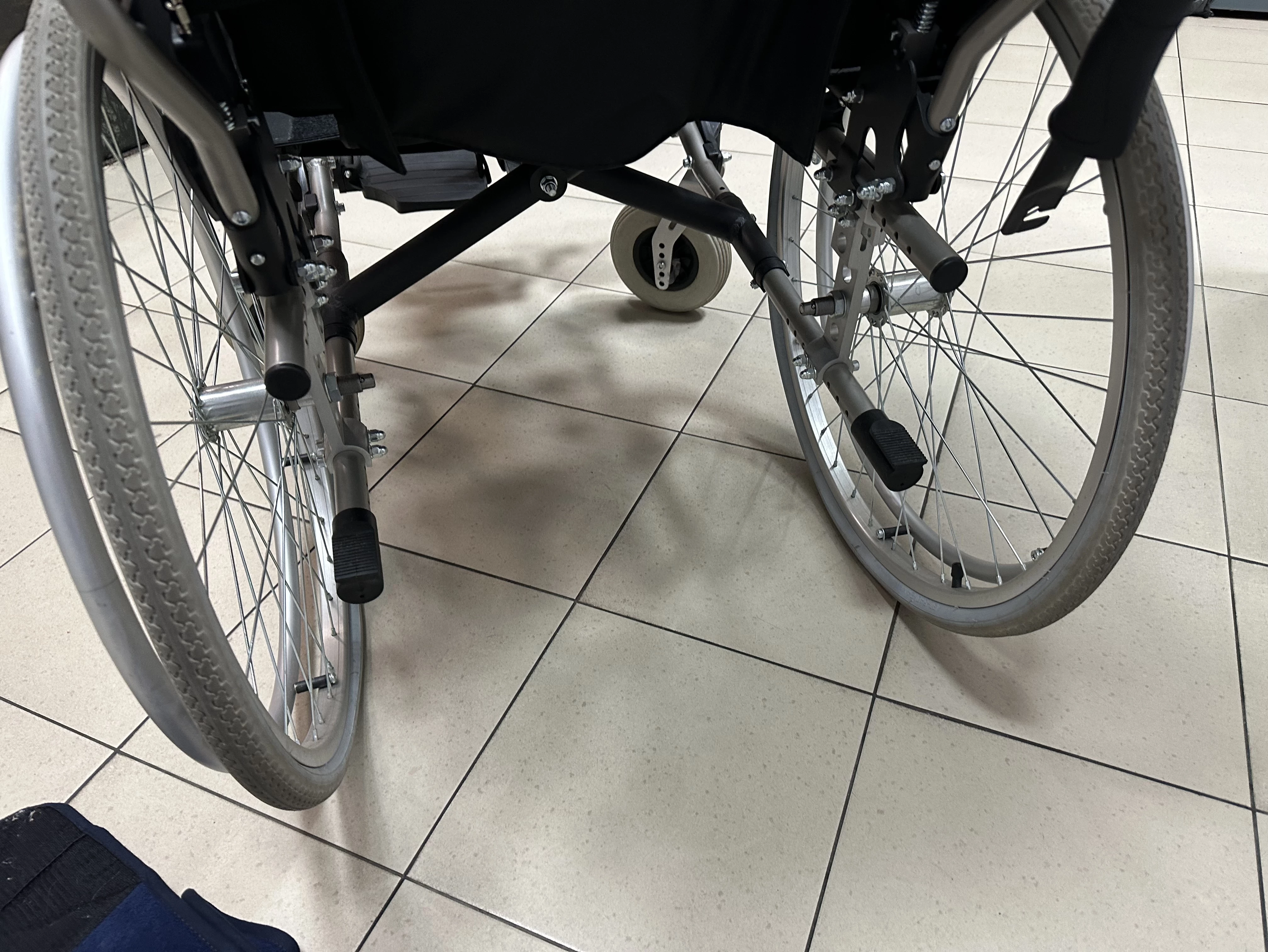 wozek-inwalidzki-specjalny-v300-30-vermeiren-kolor-ramy-218845-283117