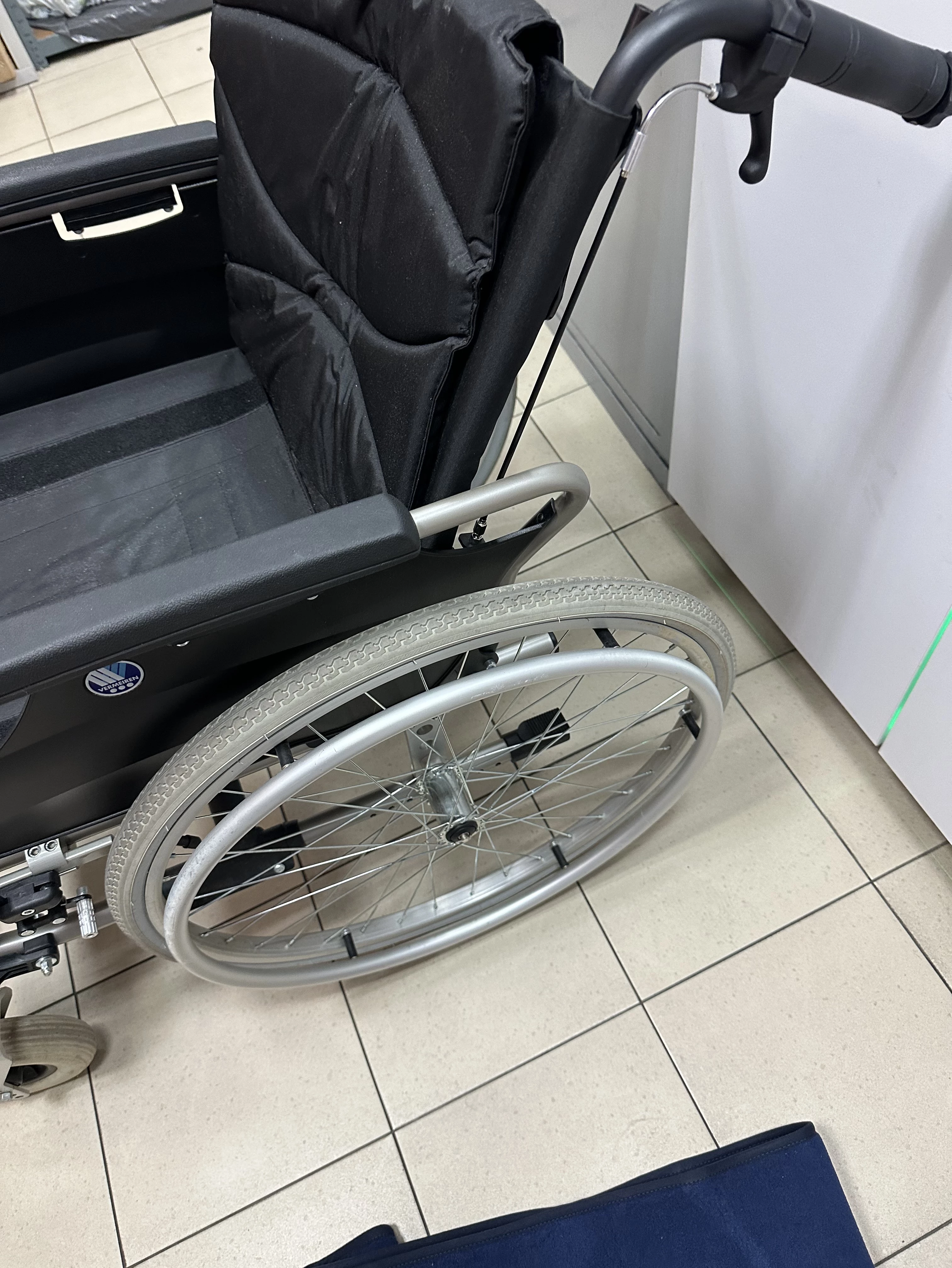 wozek-inwalidzki-specjalny-v300-30-vermeiren-material-ramy-230245-350165