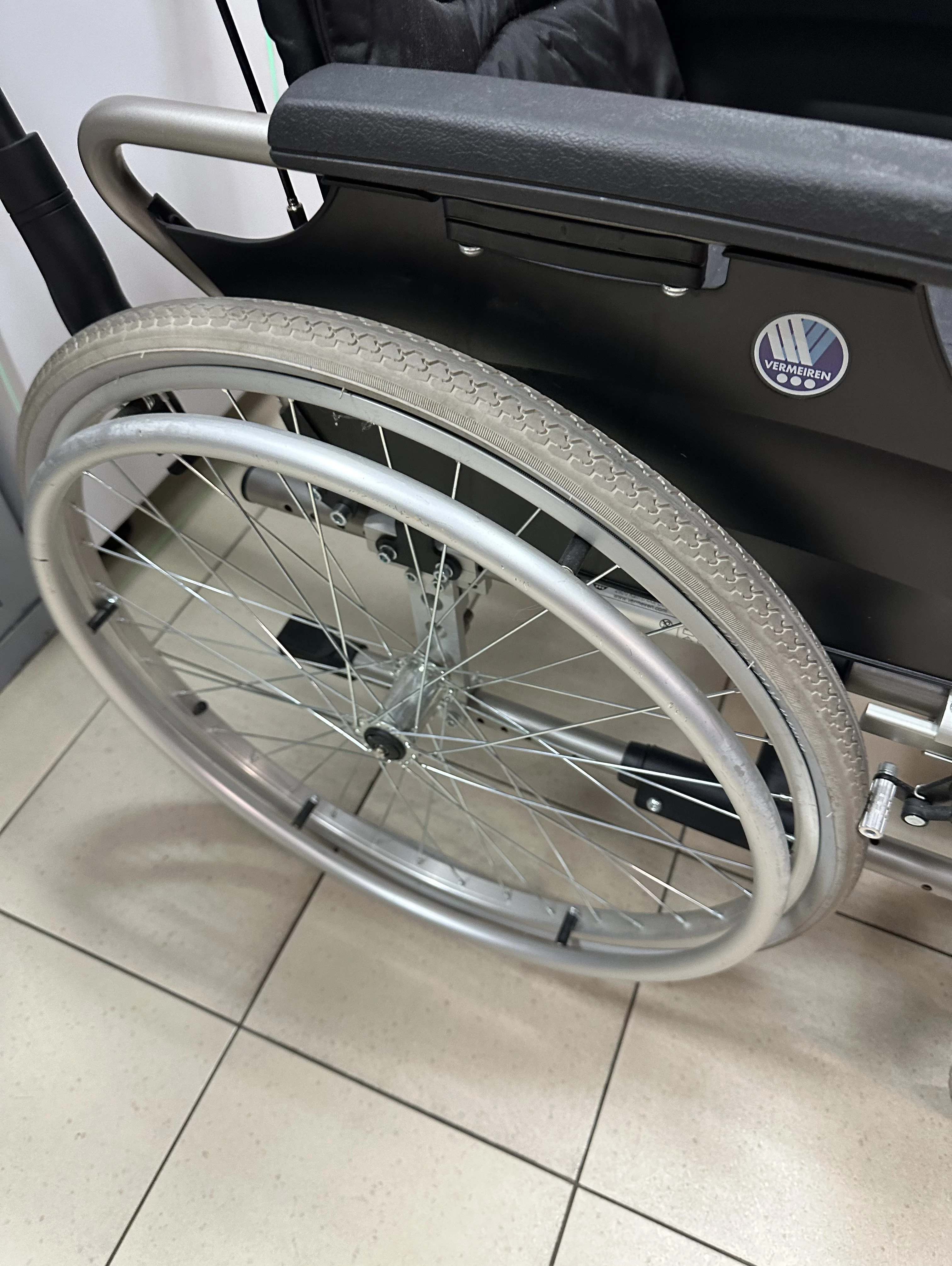 wozek-inwalidzki-specjalny-v300-30-vermeiren-stan-11323-2