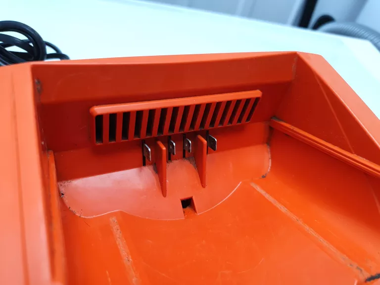 ŁADOWARKA STIHL AL 300