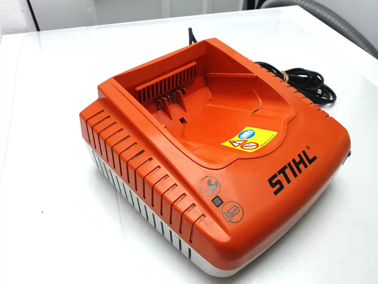 ŁADOWARKA STIHL AL 300
