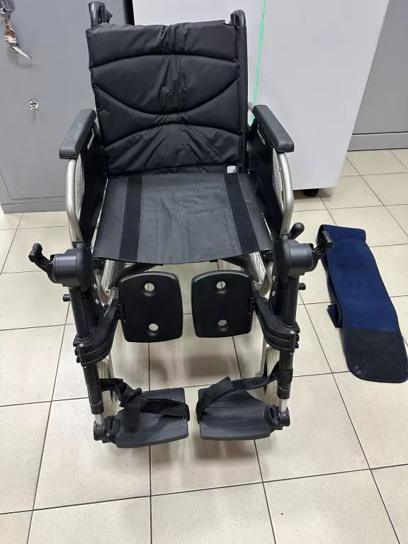 WÓZEK INWALIDZKI SPECJALNY V300 30 VERMEIREN