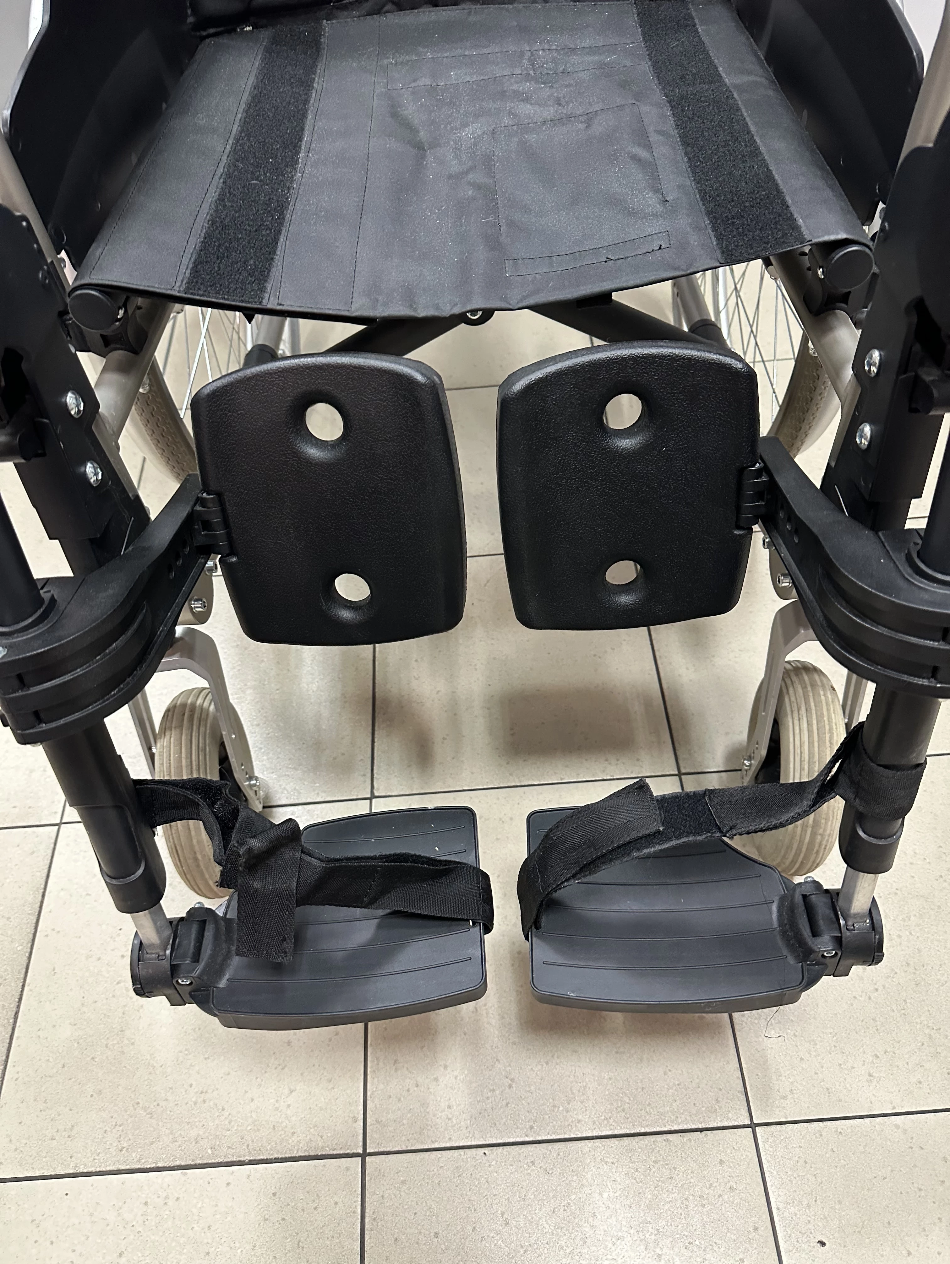 wozek-inwalidzki-specjalny-v300-30-vermeiren-kolor-tapicerki-230329-351121