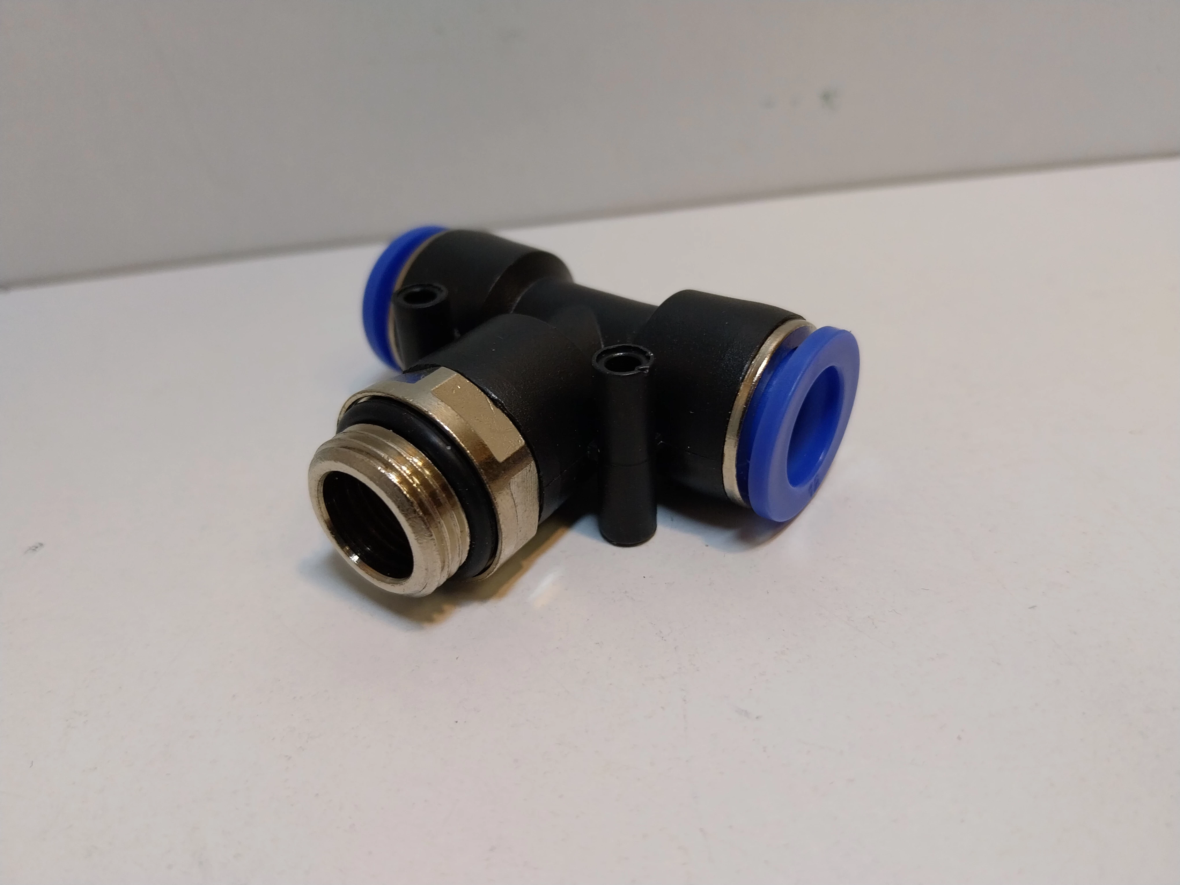 trojnik-z-gwintem-tekalan-12-marka-riegler