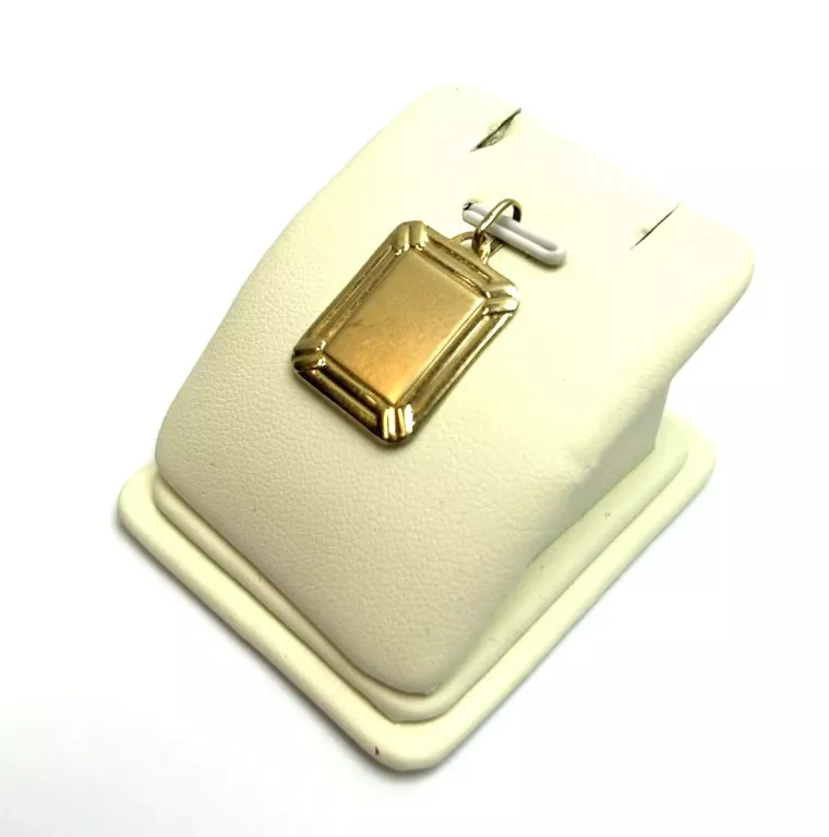 piekna-zlota-zawieszka-marka-bez-marki