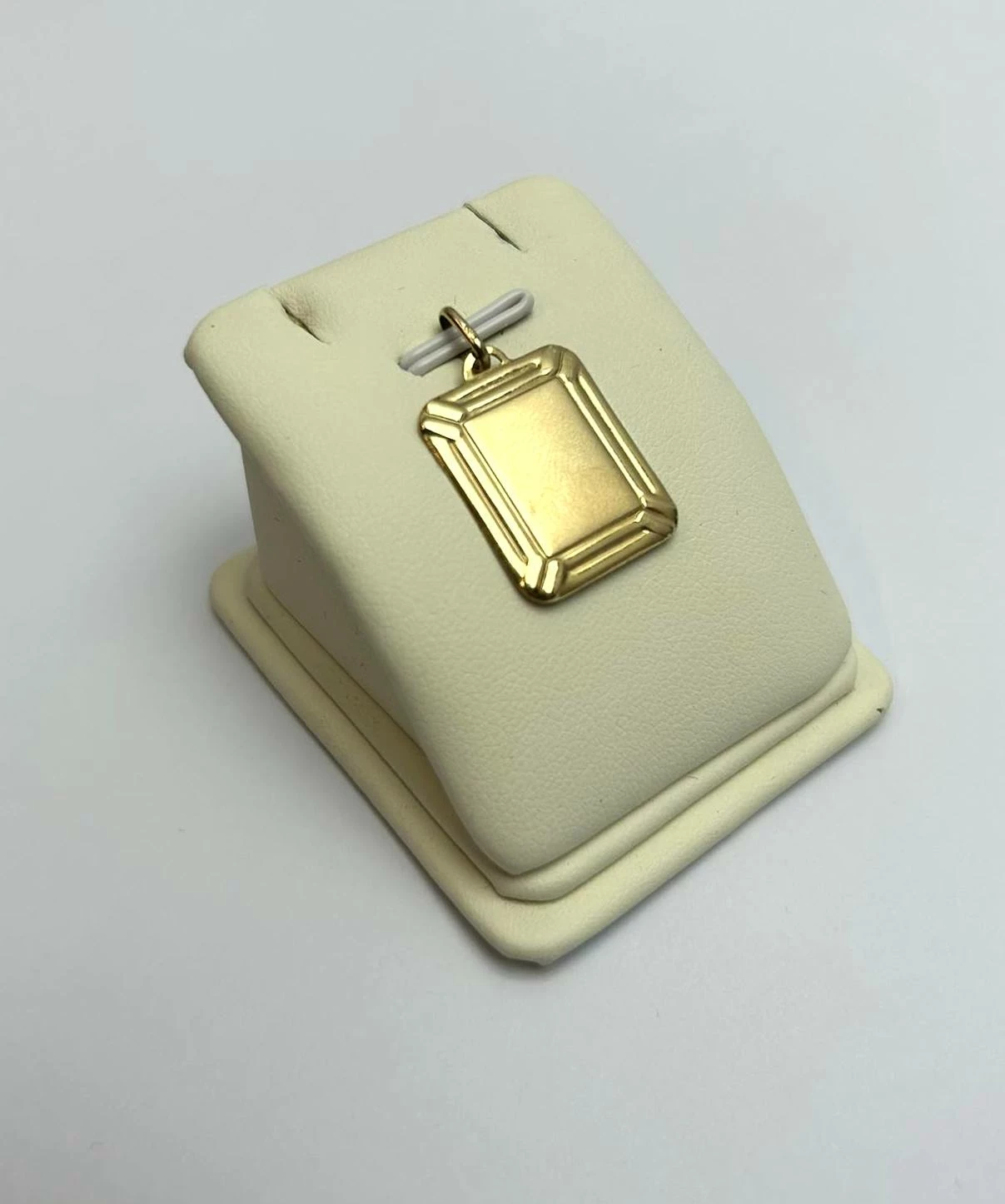 piekna-zlota-zawieszka-rodzaj-wyrob-jubilerski