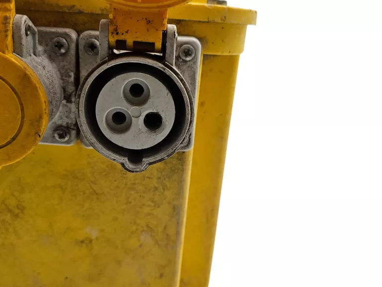 MŁOT WYBURZENIOWY DEWALT D25940K 30.6J 1600W 110V + PRZETWORNICA 230V-110V