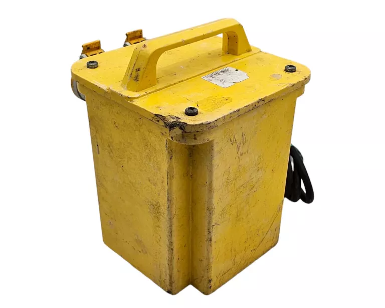 MŁOT WYBURZENIOWY DEWALT D25940K 30.6J 1600W 110V + PRZETWORNICA 230V-110V