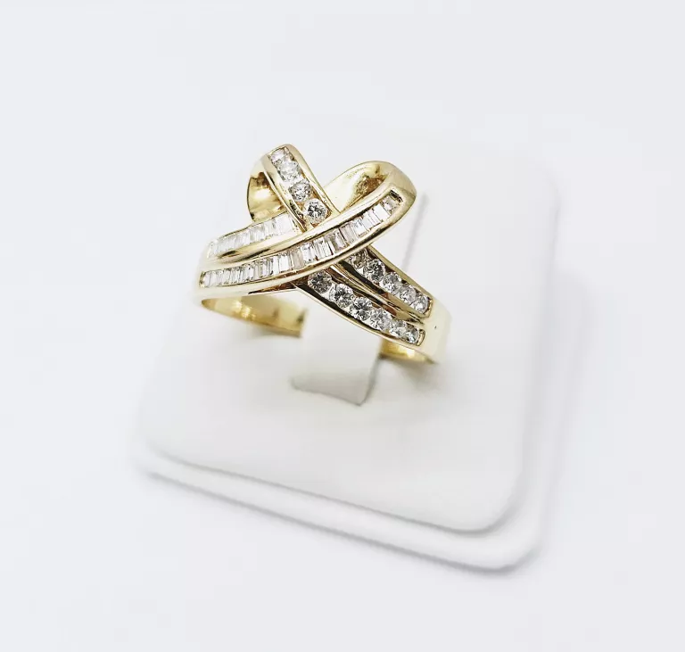ZŁOTY PIERŚCIONEK 750 BRYLANTY BAGIET 0,62CT CERTYFIKAT