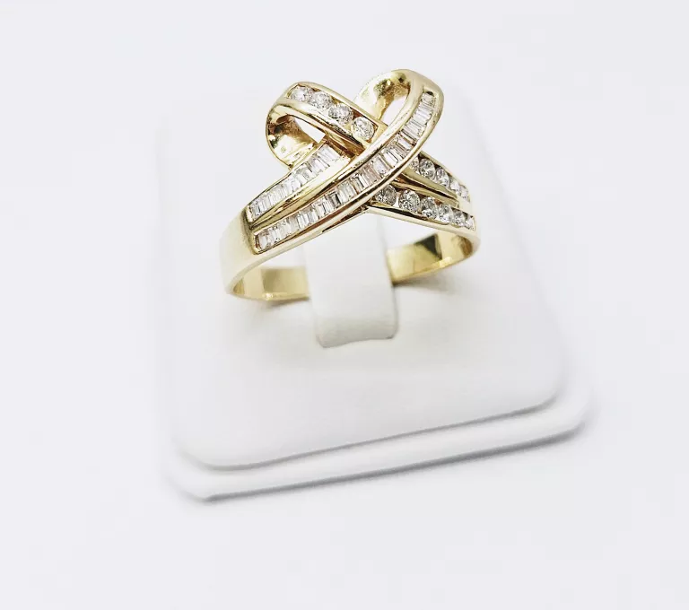 ZŁOTY PIERŚCIONEK 750 BRYLANTY BAGIET 0,62CT CERTYFIKAT