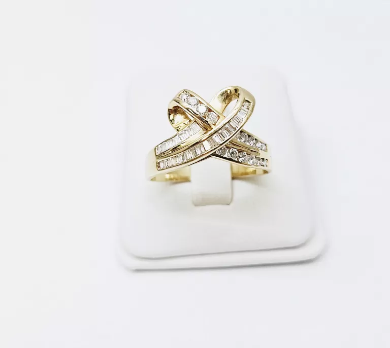 ZŁOTY PIERŚCIONEK 750 BRYLANTY BAGIET 0,62CT CERTYFIKAT