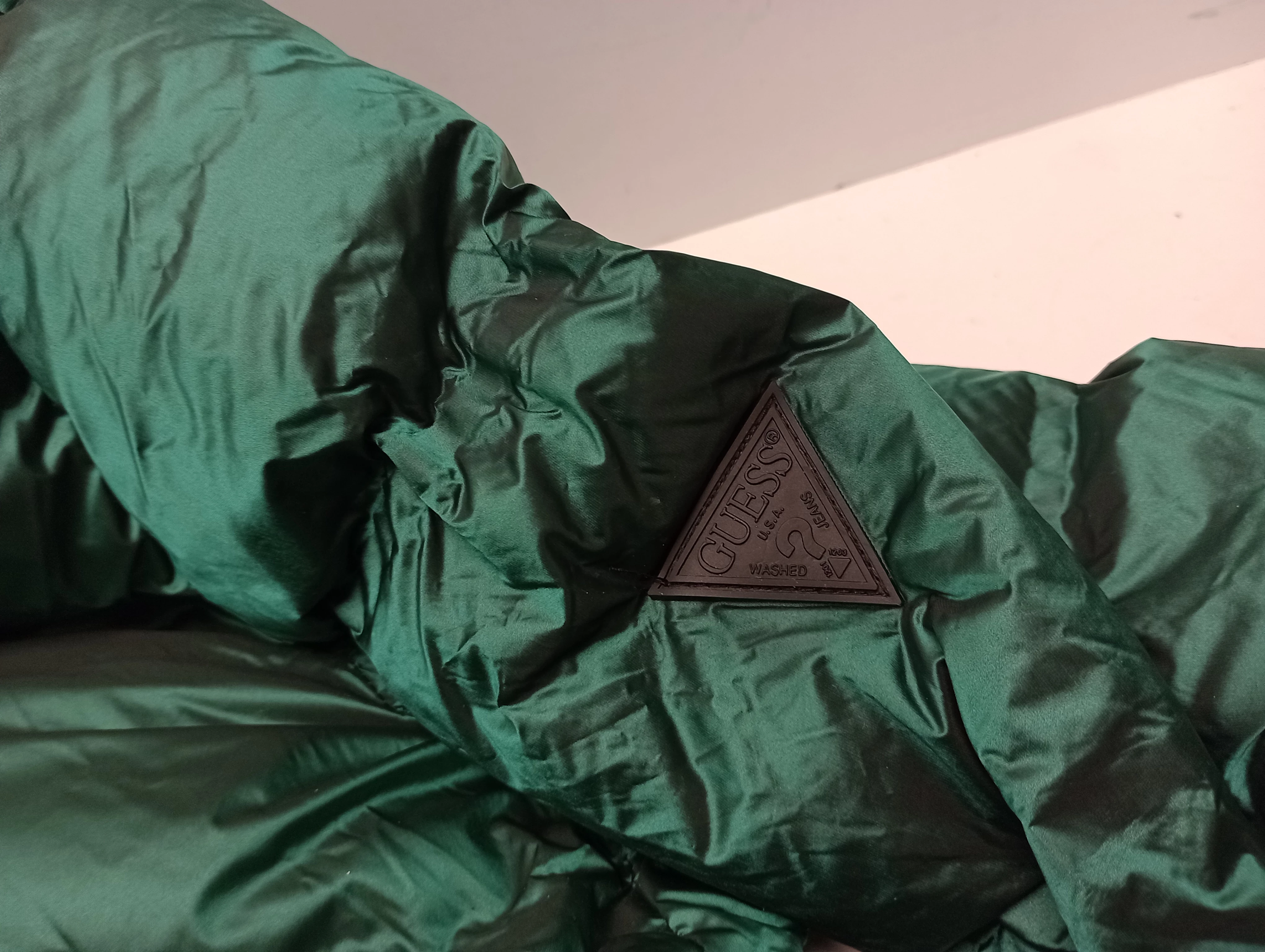 kurtka-guess-zielona-xs-wypelnienie-syntetyczne