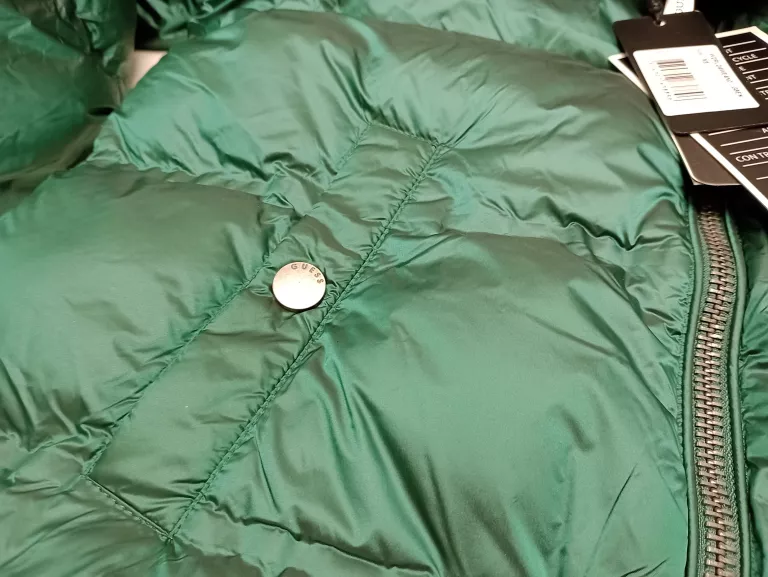 kurtka-guess-zielona-xs-wzor-dominujacy-bez-wzoru