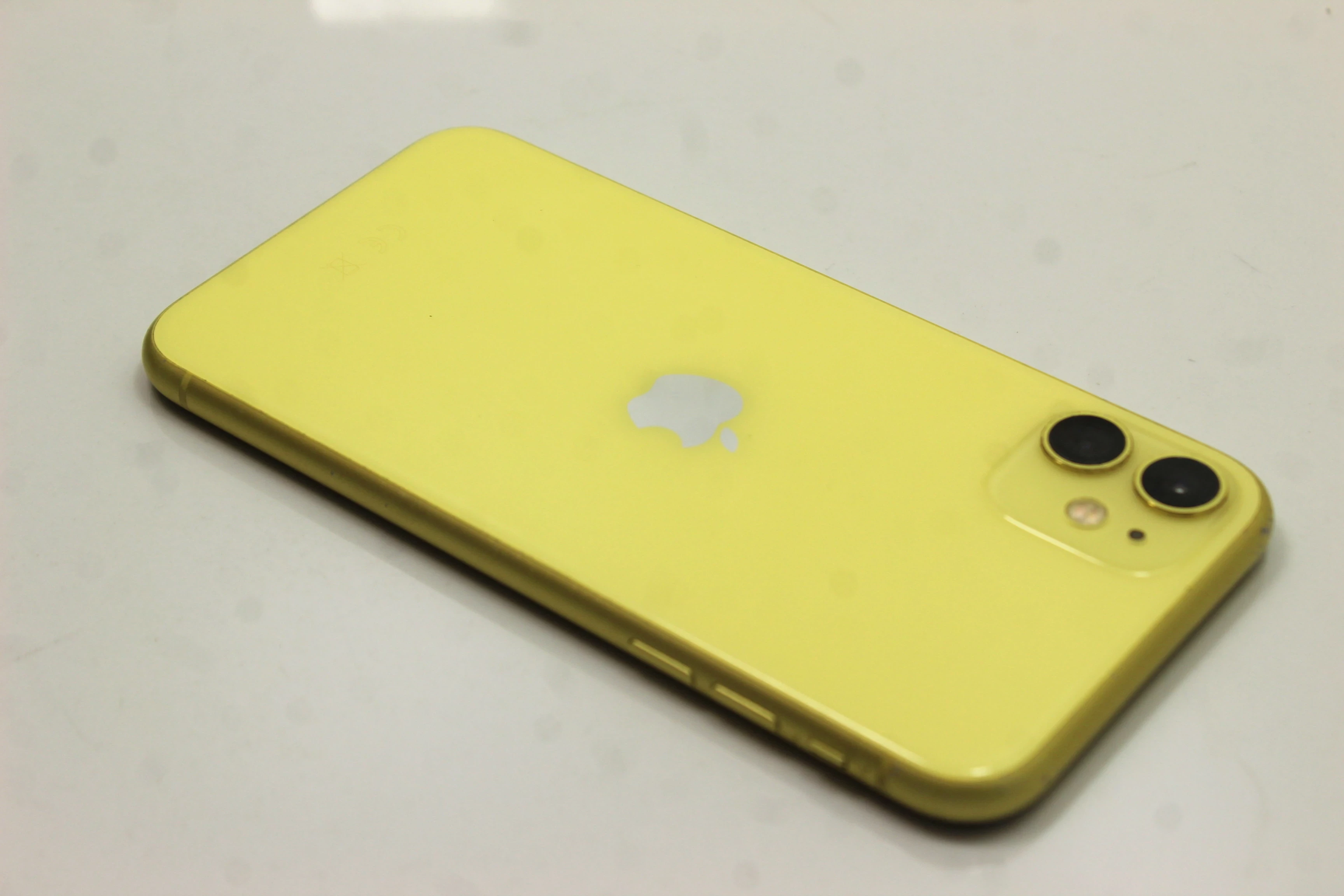 telefon-iphone-11-typ-smartfon