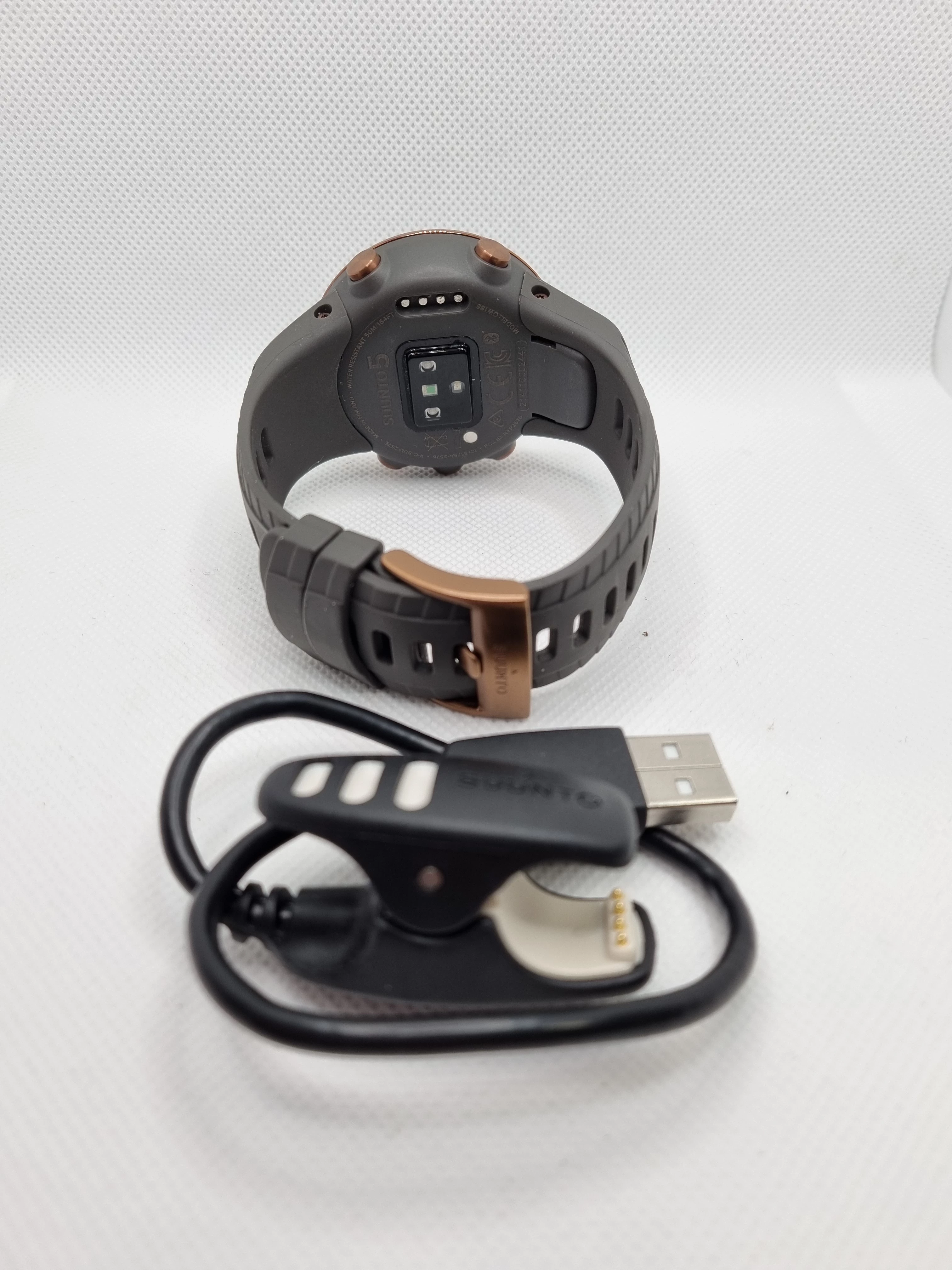 zegarek-sportowy-suunto-5-graphite-copper-idealny-stan-material-paska-guma