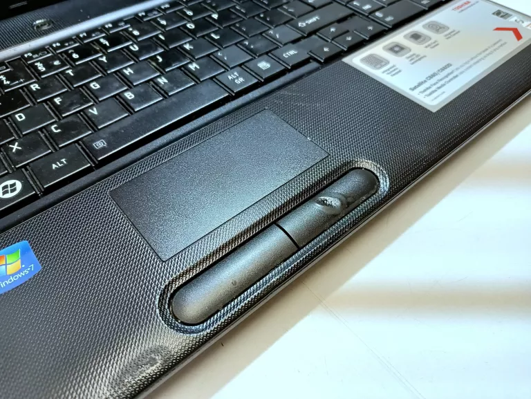 laptop-toshiba-satellite-c660-przekatna-ekranu-1560