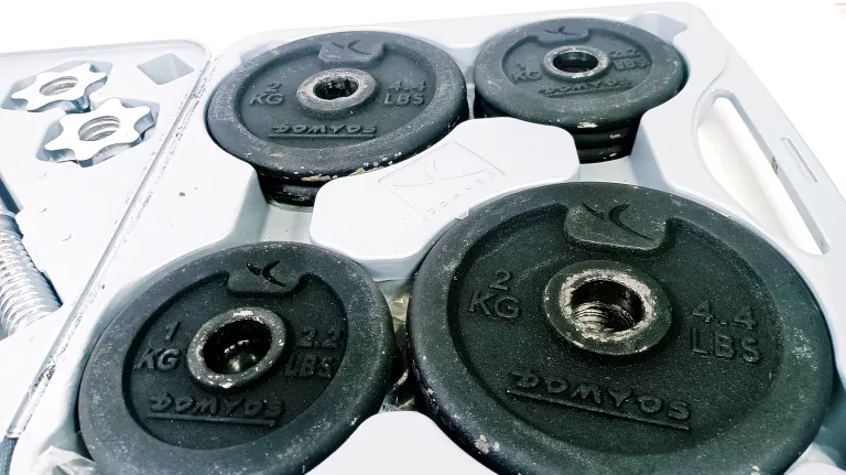 ZESTAW HANTLI DOMYOS 20 KG / 2 GRYFY / 4 NAKRĘTKI