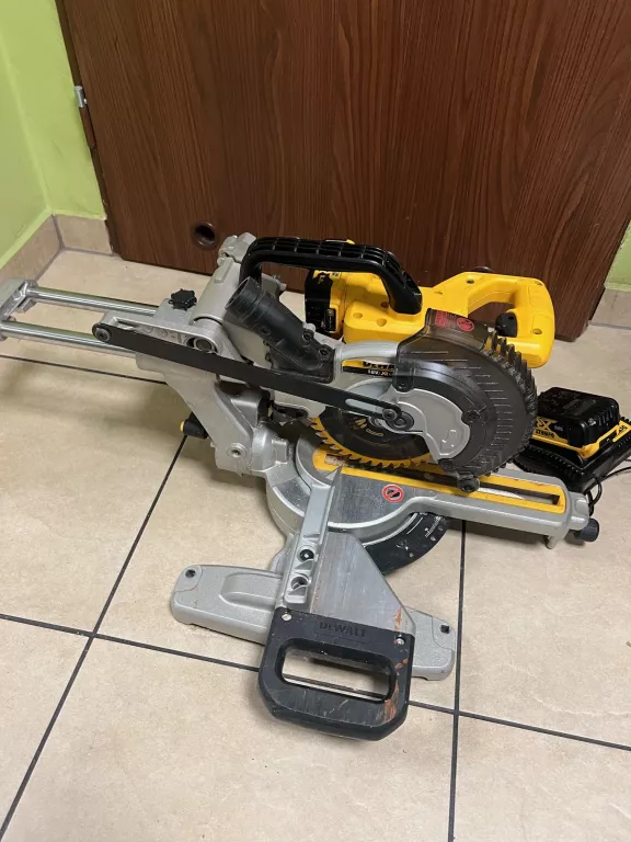 PIŁA UKOŚNICA AKU DEWALT DCS365 18V 2X 5.0 AH ŁAD