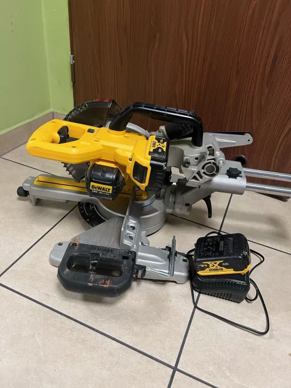 PIŁA UKOŚNICA AKU DEWALT DCS365 18V 2X 5.0 AH ŁAD